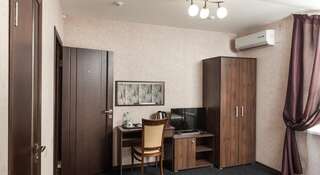 Гостиница Mirotel Волгоград Стандартный двухместный номер с 2 отдельными кроватями-1